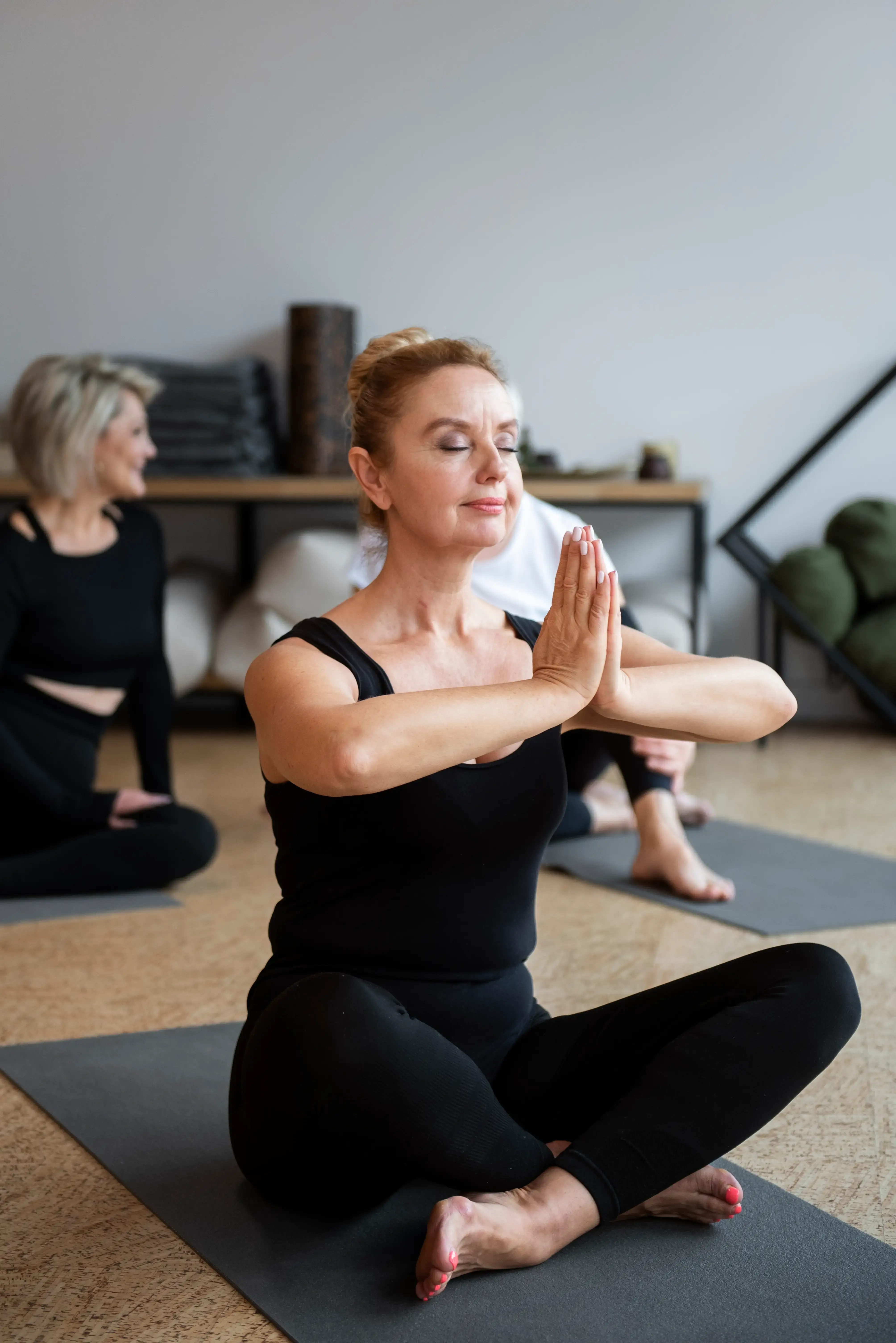 Comment devenir prof de yoga independant​ ? Guide 2025