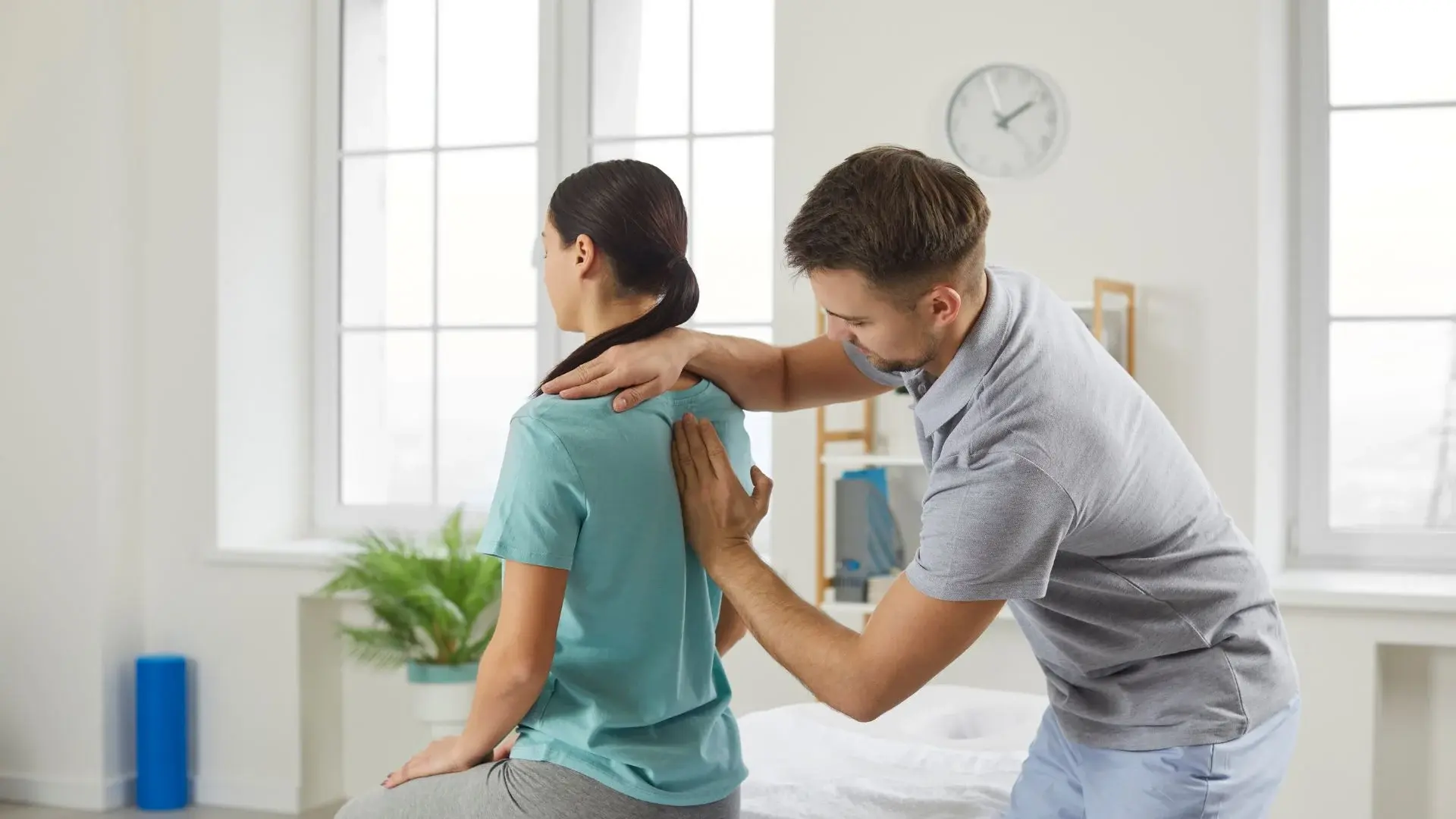 Devenir chiropracteur​ : Guide complet ! (Salaire, formation,...)